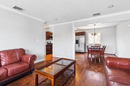 34 Guilford Park Dr, Babylon NY 11704-7928 exterior