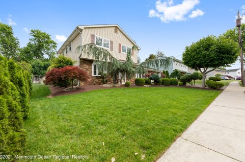 36 Ennis Dr, Hazlet, NJ 07730-1108