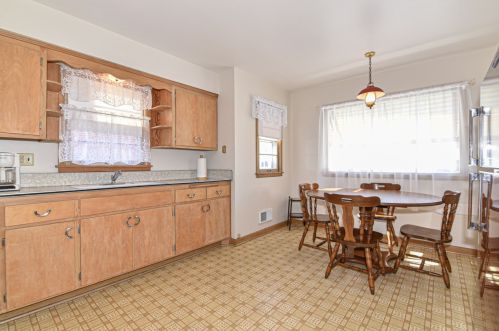 5416 Midland Dr, Milwaukee WI 53220-1420 exterior