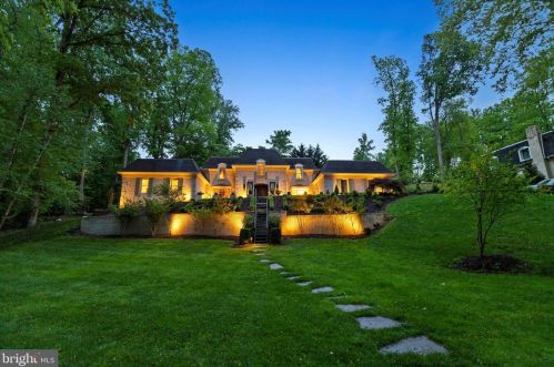 8751 Brook Rd, Mc Lean VA  22102-1507 exterior