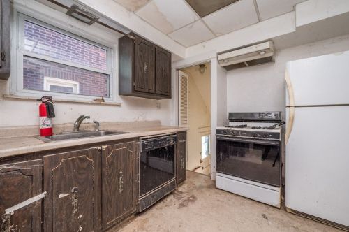 5735 Pocusset St, Pittsburgh PA 15217-2218 exterior