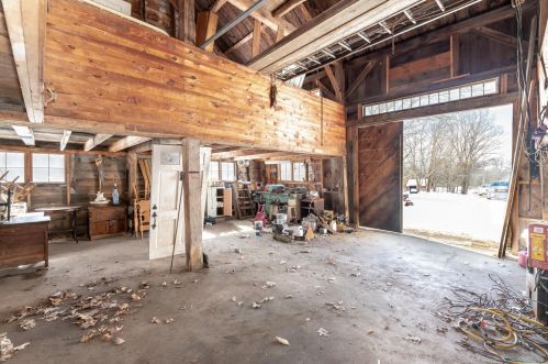 161 Bear Hl Rd, Concord NH 03307-1412 exterior