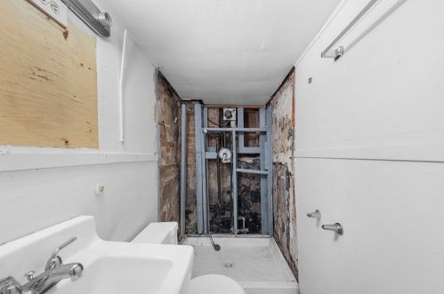 6153 Menard Ave, Chicago, IL 60638-4409