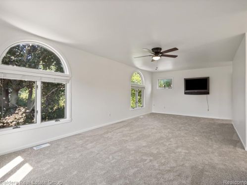 1413 Ogden Dr, Troy MI 48083-5339 exterior