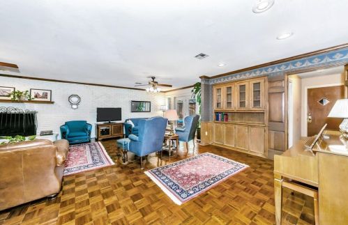 1909 Grn Oaks Dr, Irving TX 75061-2138 exterior