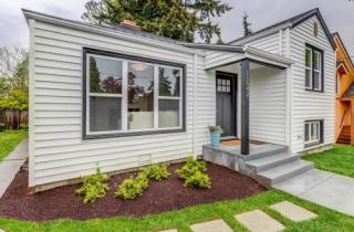 11042 Evanston Ave, Seattle, WA 98133-8219