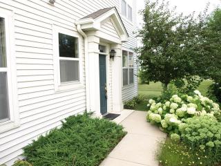 1307 Waverly Dr, Volo, IL 60020-3419