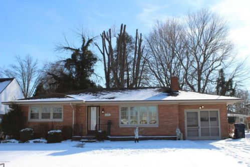 2226 Thistledawn Dr, Louisville KY  40216-4321 exterior