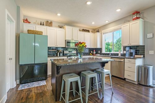 6269 Wilmington Dr, Meskegon MI 49444-7892 exterior