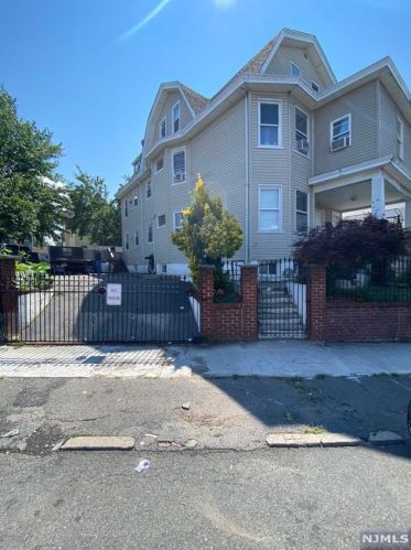 678 Market St, Paterson NJ  07513-1231 exterior