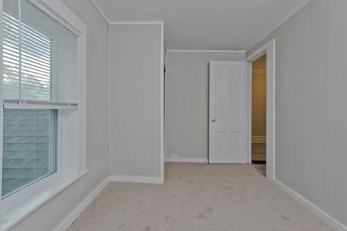 35 Prospect St, Enfield CT 06082-3443 exterior