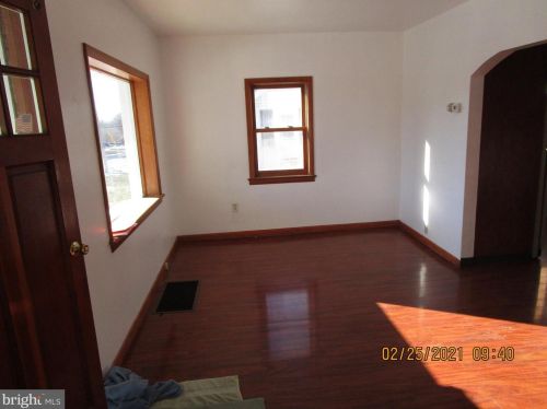 26 Delaware Ave, Littlestown, PA 17340-1106