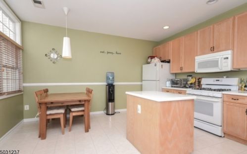 414 Turlington Ct, Livingston NJ 07039-8266 exterior