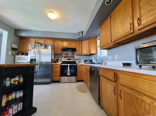 135 Ledge Rd, Middletown NY 10940-7518 exterior