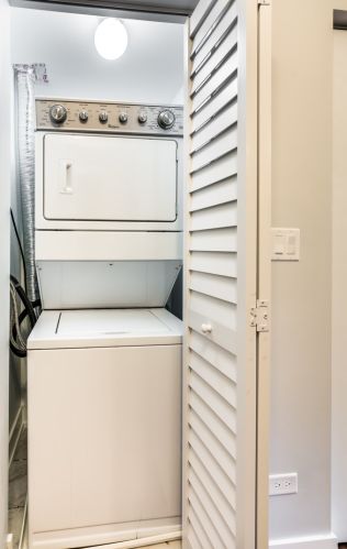 1418 Blackhawk St, Chicago IL  60642-2305 exterior