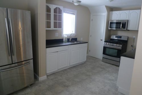 202 Dunmoreland St, Springfield MA 01109-3219 exterior