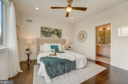 654 13 St, Philadelphia PA 19123-2427 exterior