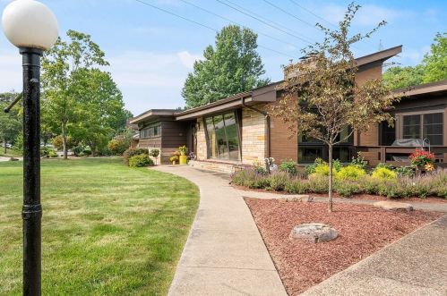 1134 Arrowood Dr, Pittsburgh, PA 15243-1802