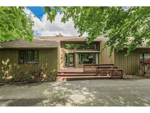 5243 Som Center Rd, Cleveland, OH 44139-1457