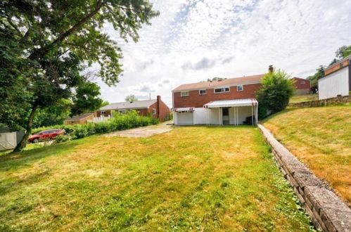 522 Barbara Dr, Pittsburgh PA  15227-4404 exterior