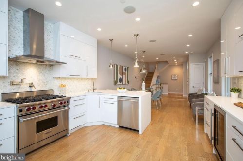 833 Bainbridge St, Philadelphia PA  19147-2009 exterior