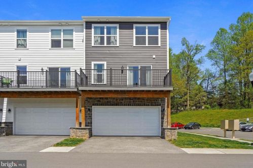 113 High Pointe Dr, Hummelstown, PA 17036-8104