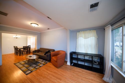 5523 Neenah Ave, Chicago, IL 60638-2421