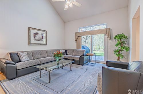 133 Coppertree Ct, Edison NJ 08820-4055 exterior