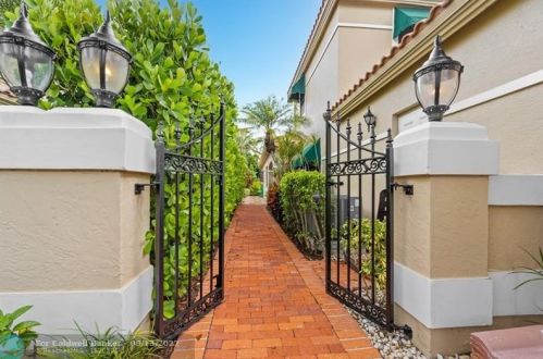 22668 Caravelle Cir, Boca Raton, FL 33433-5913