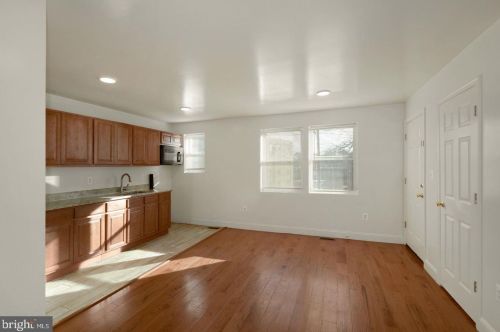 210 Orange St, Washington DC 20032-1737 exterior