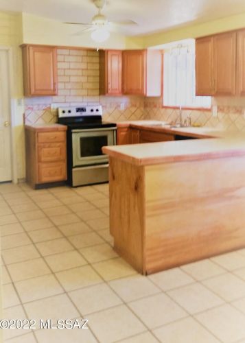 147 Knox Dr, Tucson, AZ 85705-3218