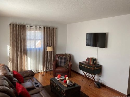 98 Greenwood St, New Britain CT 06051-3326 exterior