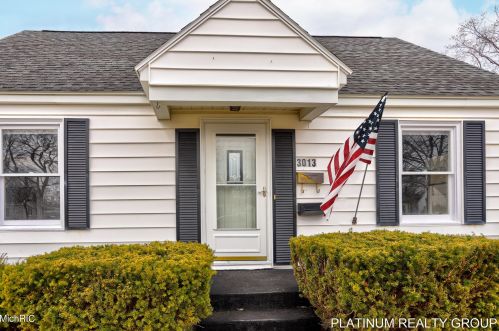 3013 Roosevelt Rd, Meskegon MI 49441-3905 exterior