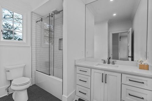 172 Blackland Dr, Atlanta GA  30342-4404 exterior