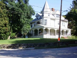 473 Waltham St, Newton, MA 02465-1937