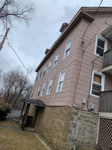 143 Hope St, Woonsocket, RI 02895-4211