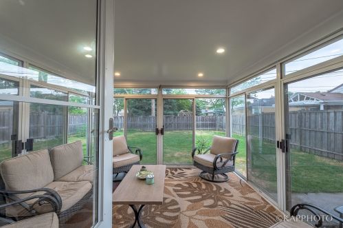 6067 Caldwell Ave, Chicago IL  60646-4835 exterior