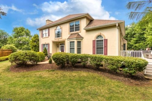 11 Dickerson Ct, Chester, NJ 07930-2480