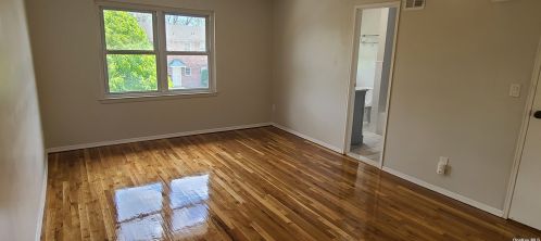 1030 Franklin Ave, Valley Stream NY 11580-4529 exterior