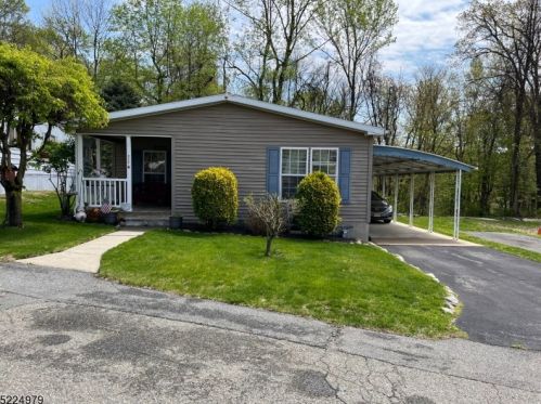 93 Mount Pleasant Ave, Dover, NJ 07801-1698