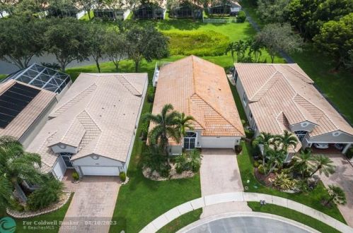 7948 Lando Ave, Boynton Beach FL 33437-6359 exterior