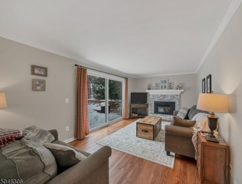 4 Seward Pl, Chester NJ 07930-2609 exterior