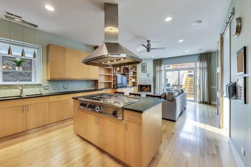 2637 Wayne Ave, Chicago IL 60614-1231 exterior