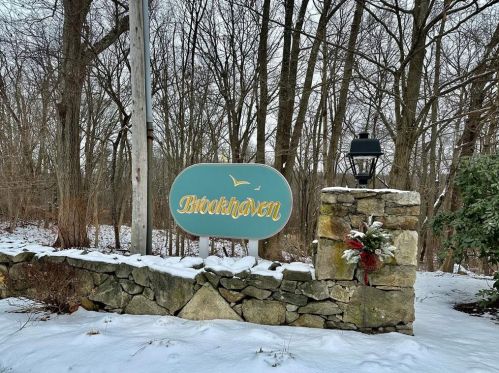 1203 Brookhaven Ln, Woonsocket RI 02895-2772 exterior