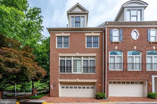1601 Colonial Hills Dr, Mc Lean VA  22102-2930 exterior