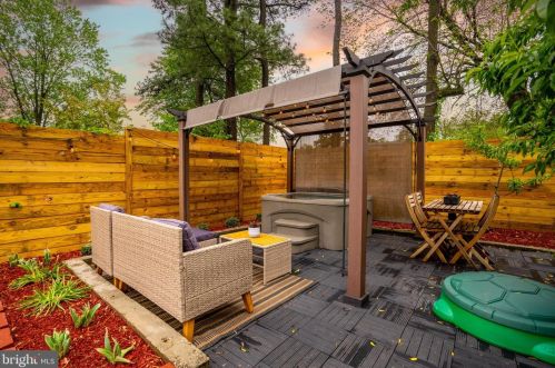 2813 Memorial St, Alexandria VA  22306-1743 exterior