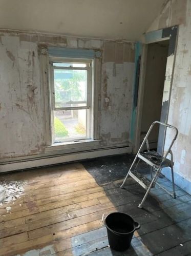 33 Gilbert St, Woonsocket RI 02895-6408 exterior