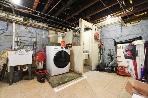 312 Kaercher St, Pittsburgh PA 15207-1477 exterior