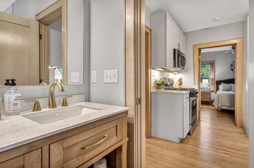 1411 Potter Ave, Milwaukee WI 53207-2115 exterior