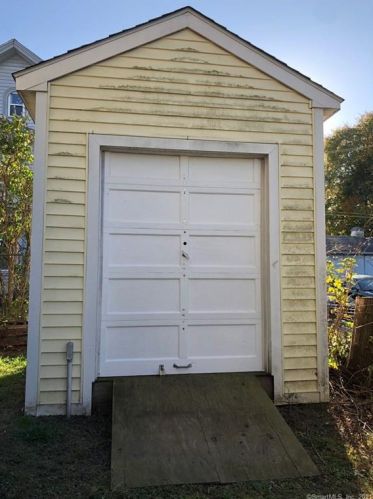 260 Main St, Meriden CT 06451-3859 exterior